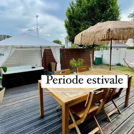 Dom wakacyjny Petite Maison Moderne Avec Jacuzzi Et Sauna Vaux-le-Pénil